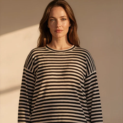 Muse Wear Alex Boxy T Shirt - Cream/Navy