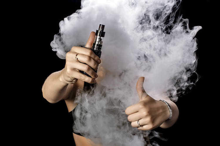Trump’s Promise to ‘Save Vaping’ Sparks Renewed Debate Amid Regulatory Pressures