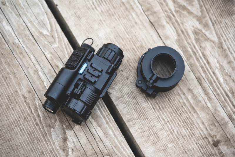 Side view of FD1(LRF) Night Vision Front Clip-on.