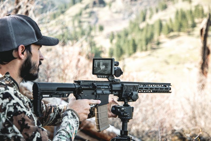 Pantera 256 Q Thermal Scope mounted on a rifle for nighttime hunting.