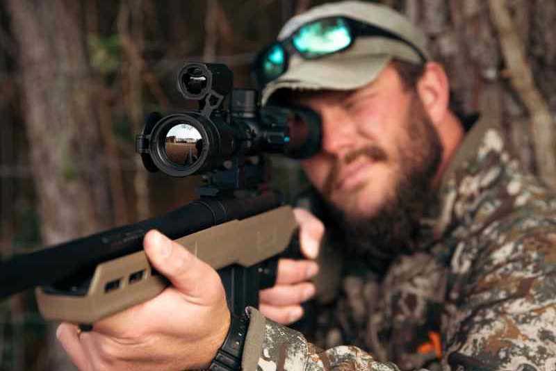 Hunter using a Mounted TS34/36 (LRF)Thermal Imaging Scope. 
