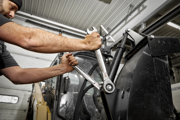 Milwaukee 45-96-9236 1-1/8" Ratcheting Combination Wrench