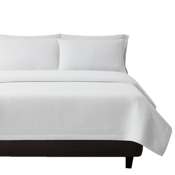 Amerifab International Quality Matelassé 106x95 Coverlet White King Case Of 6