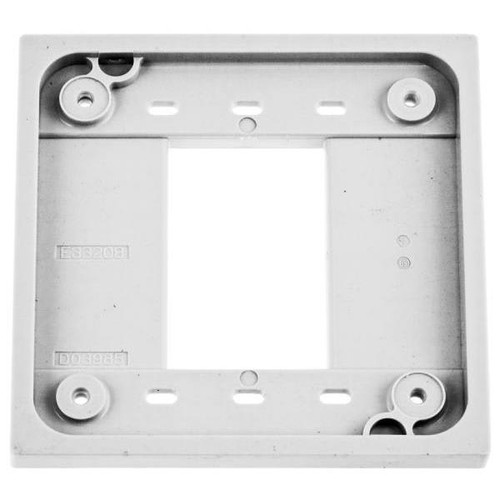 Hubbell 4 In 1-2 Gang 4-Plex Adapter Plate (White)