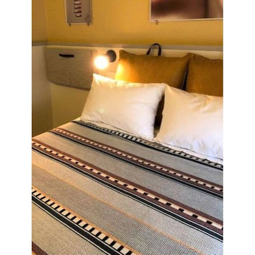 Moxy Hotels Mxy Hope C/Cream Blanket Queen 89"W X 96"L Case Of 6