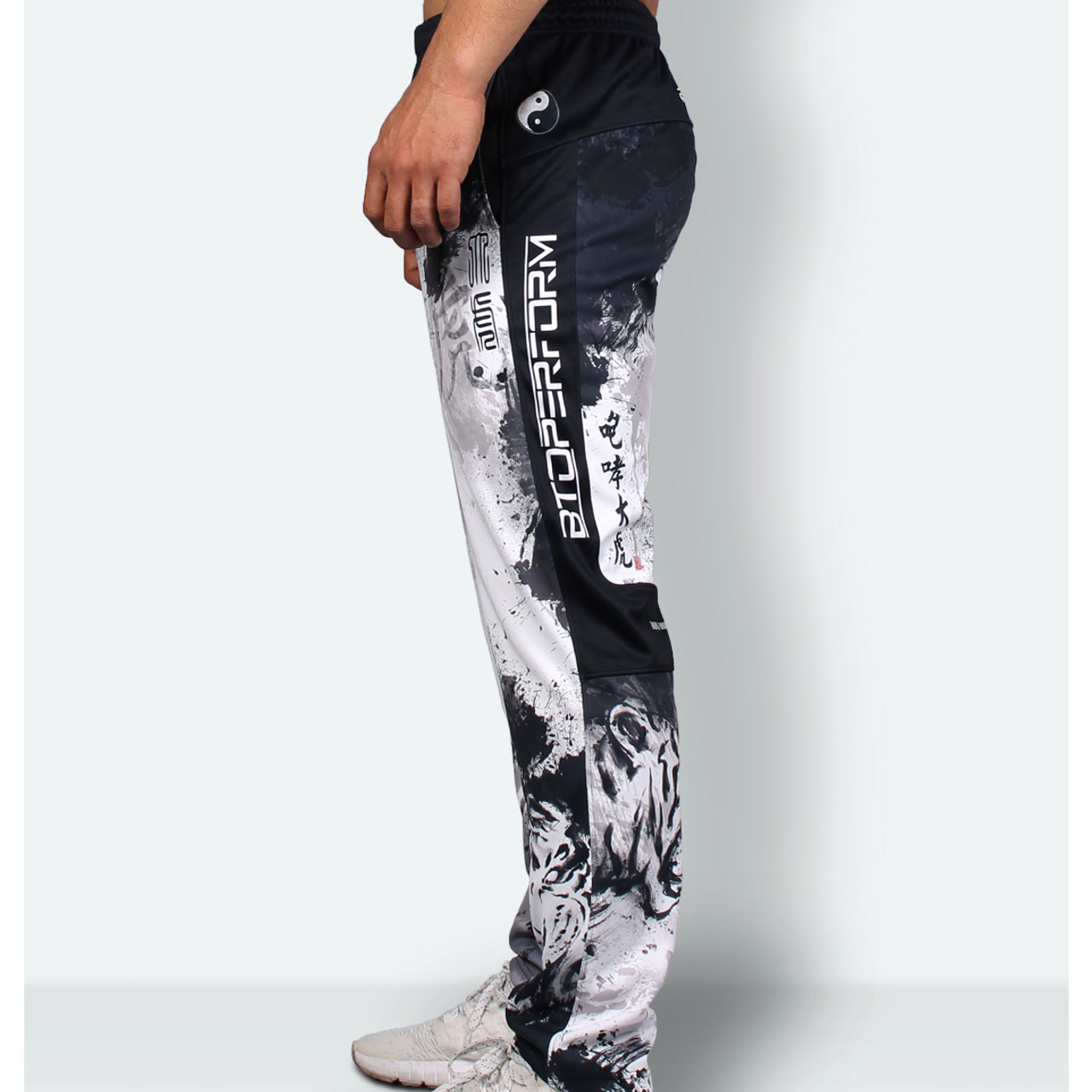 ROARING TIGER [TRP-38] Training pants