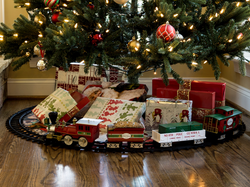 Lionel - North Pole Central Ready to Play Freight Train Set