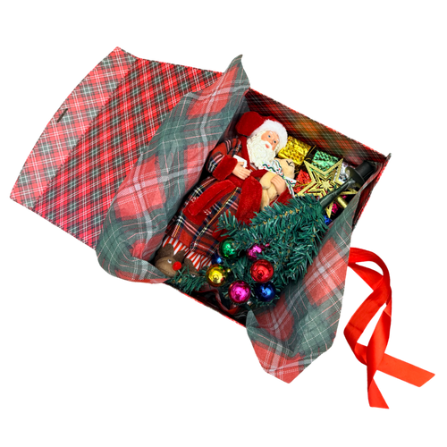 Tartan Santa in PJ’s with Christmas Tree and Presents Gift Box Set