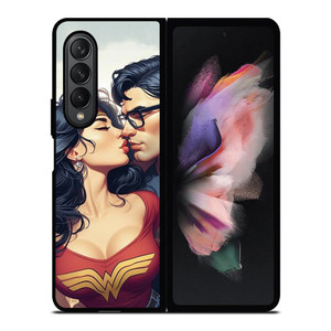 SUPERMAN WONDER WOMAN KISSING Samsung Galaxy Z Fold 3 Case Cover SUPERMAN WONDER WOMAN KISSING Samsung Galaxy Z Fold 3 Case Cover
