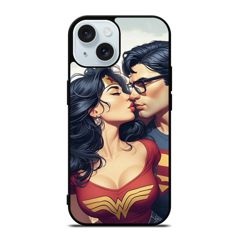 SUPERMAN WONDER WOMAN KISSING iPhone 15 Case Cover