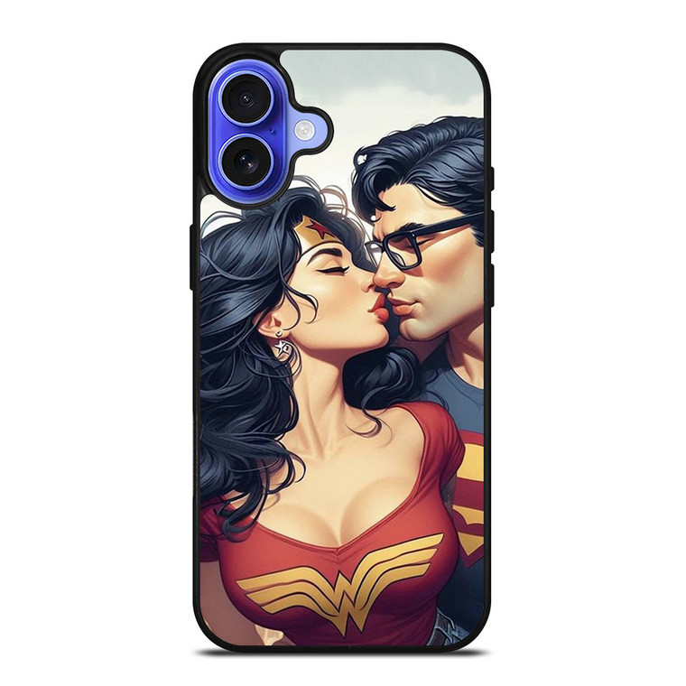 SUPERMAN WONDER WOMAN KISSING iPhone 16 Case Cover
