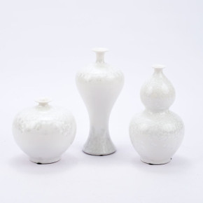 Chinoiserie White Crystal Shell Vases - Set of 3
