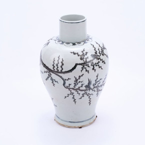 B&W Yuan Dynasty Kwanyin Vase Magpie On Treetop