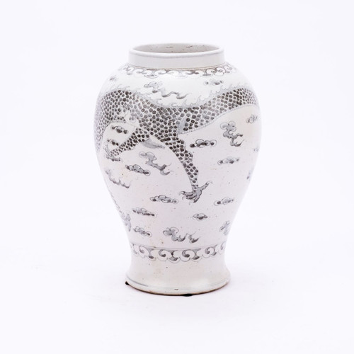 B&W Hong Wu Flaring Rim Jar Dragon Motif