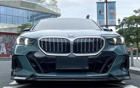 Front view of a BMW G60 with a sleek grille and headlights.