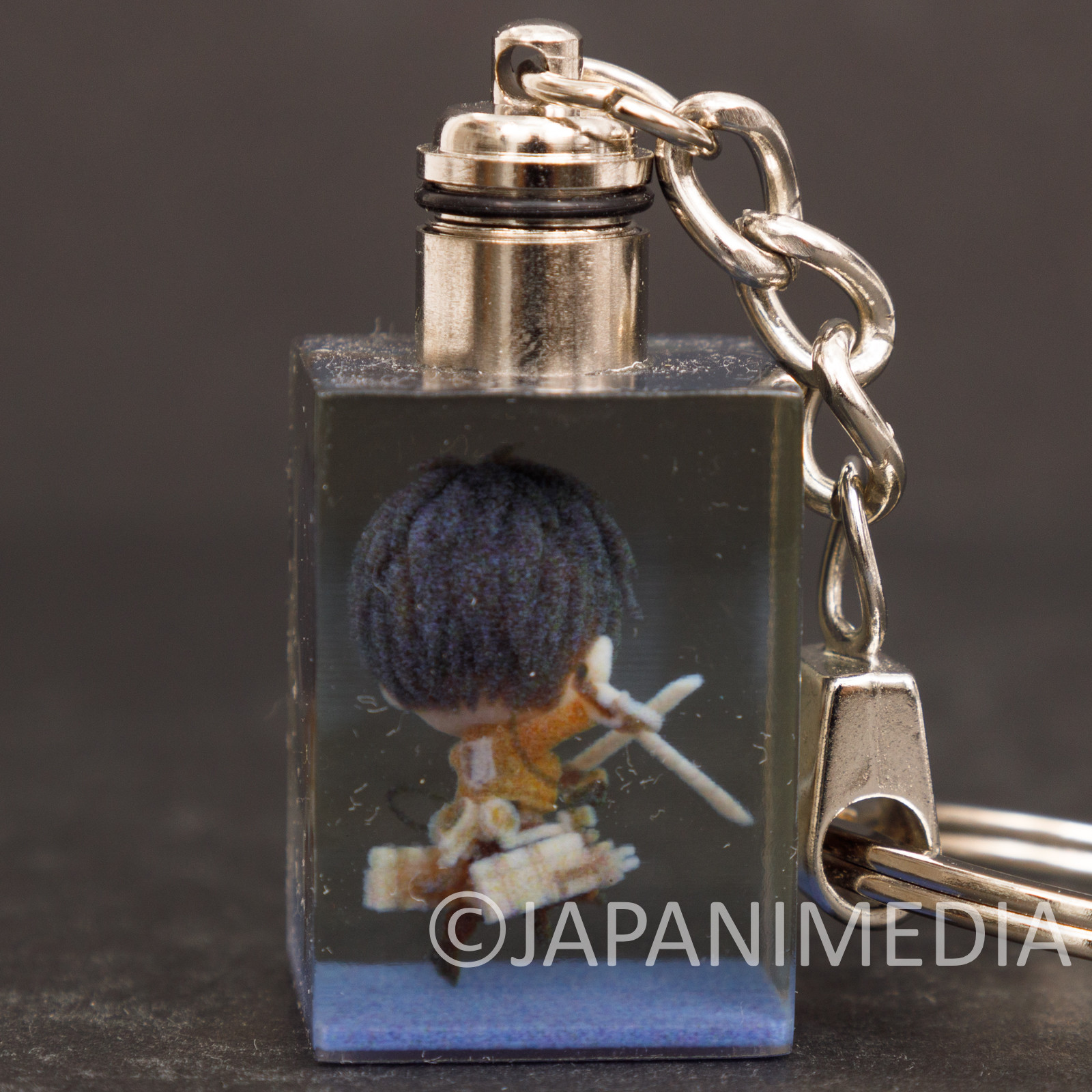 Attack on Titant Bertholdt Hoover Mini Figure in Light up Cube Keychain JAPAN