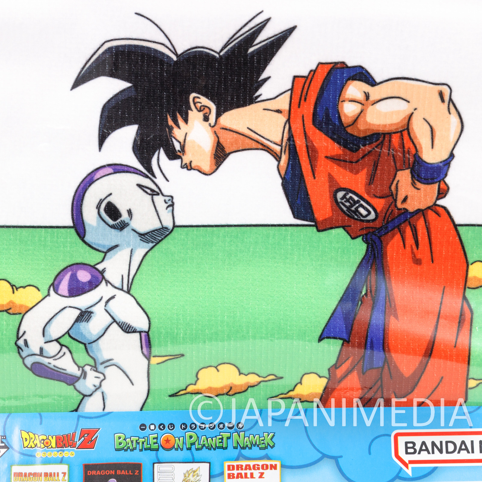 Dragon Ball Son Gokou vs. Freeza Visual Towel 13.75 x 9 inch BANDAI