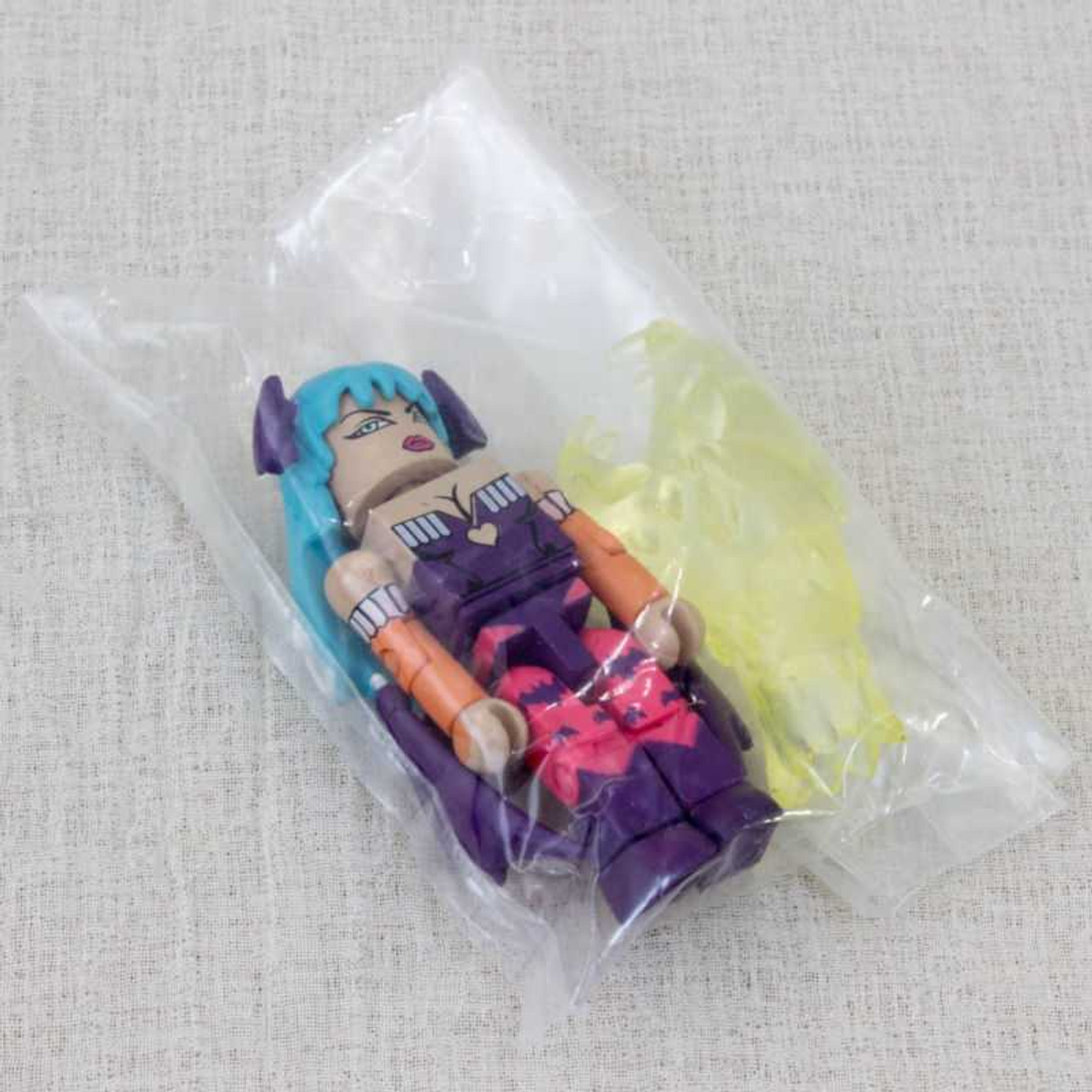 Street Fighter 2 x Darkstalkers 3 (Vampire Savior: The Lord of Vampire) Morrigan Blue Mini Mates Figure Capcom JAPAN