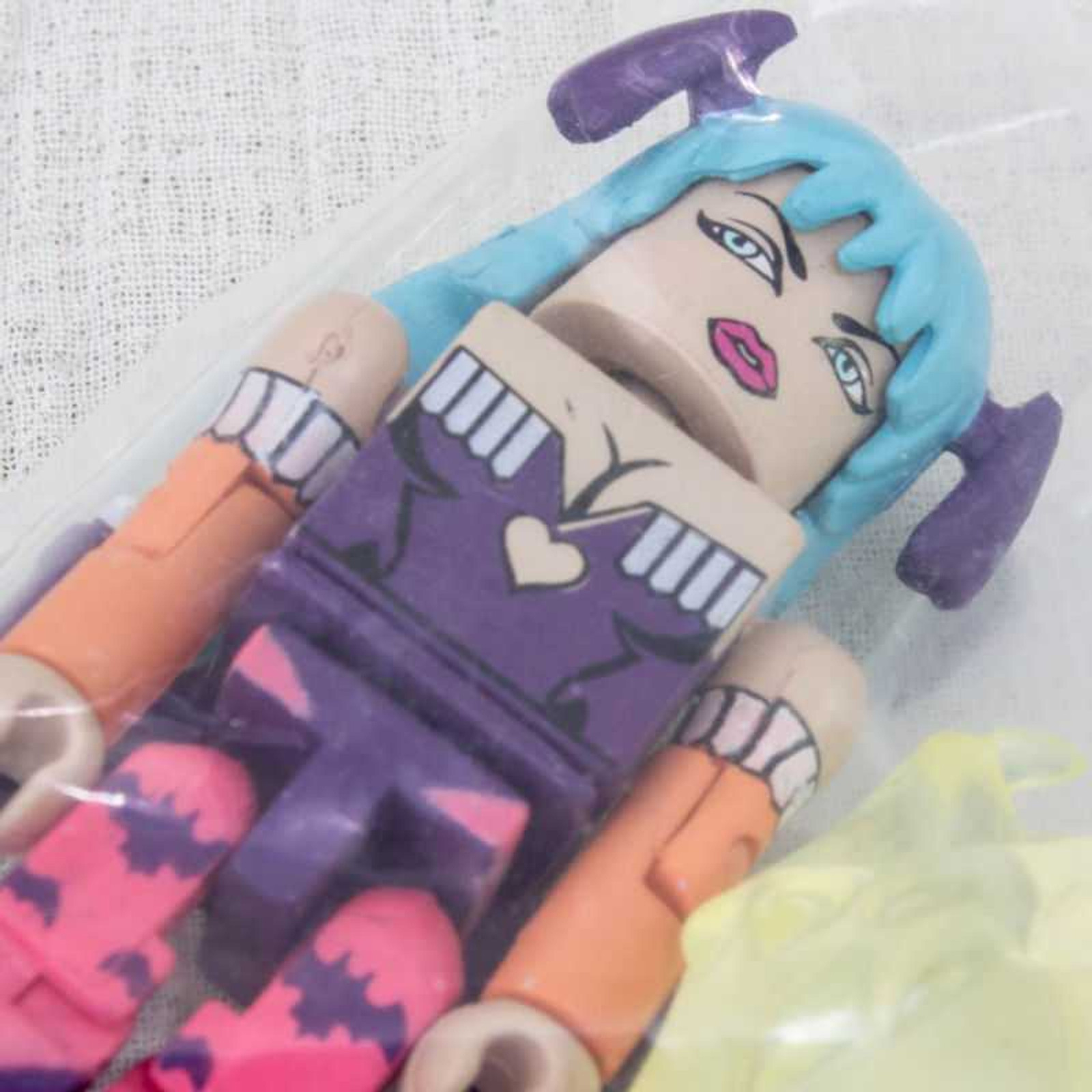 Street Fighter 2 x Darkstalkers 3 (Vampire Savior: The Lord of Vampire) Morrigan Blue Mini Mates Figure Capcom JAPAN