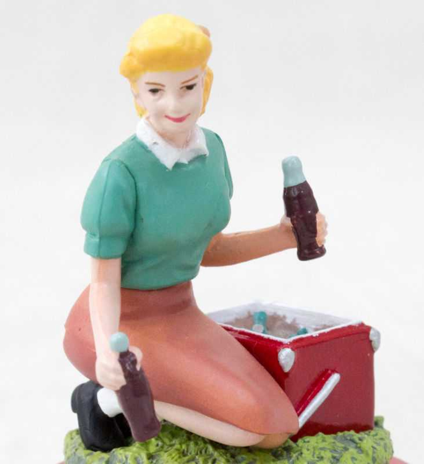 Coca-Cola Graffiti Picnic Cooler & Woman Toy Miniature Figure Kaiyodo JAPAN