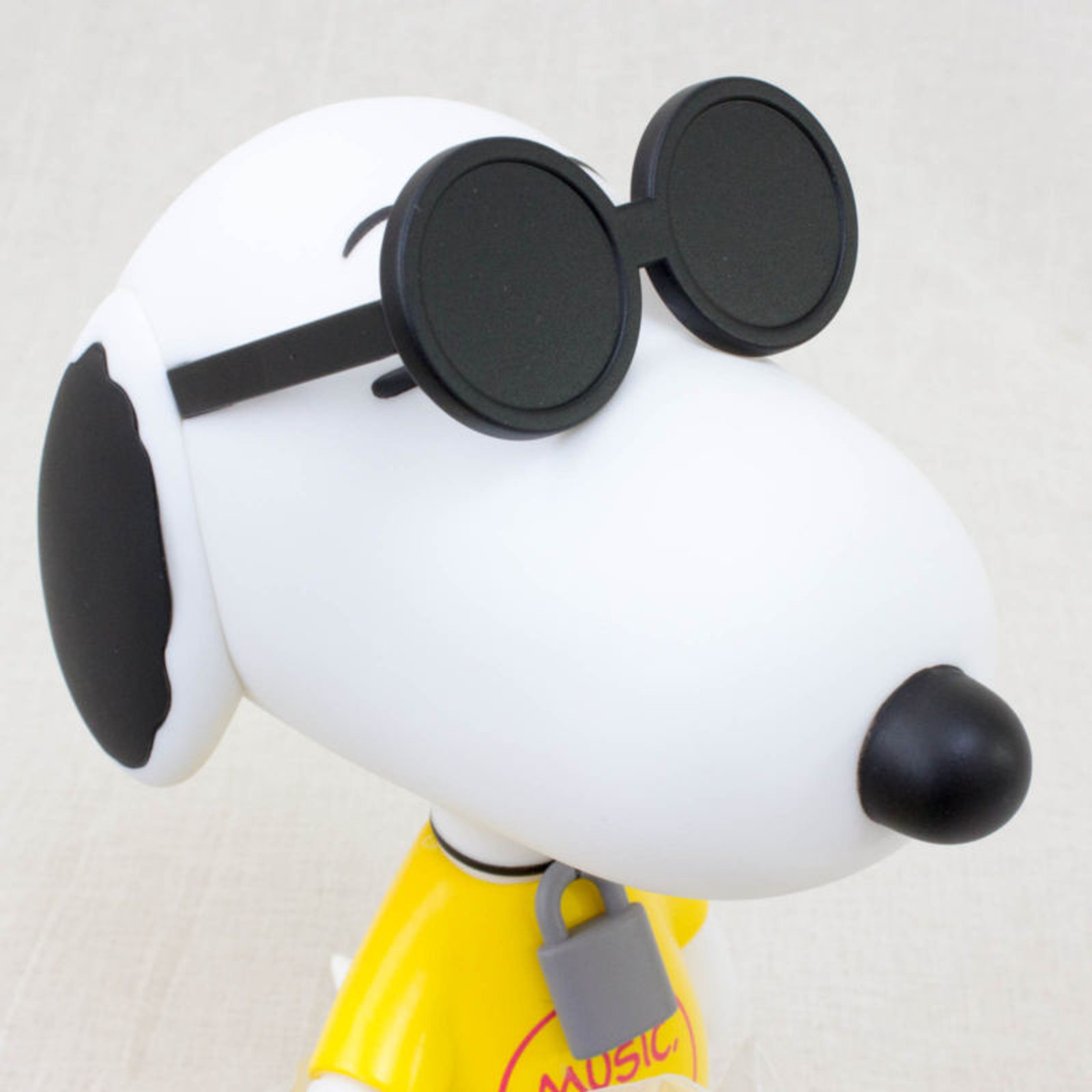 PUNK SNOOPY VCD Vinyl Collectible Dolls Figure Tower Record Ver. Medicom Toy