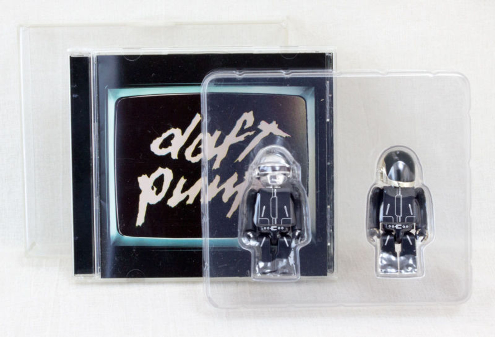 Super RARE! DAFT PUNK Kubrick 100% Set Figure Limited 3000 Medicom Toy  JAPAN - Japanimedia Store