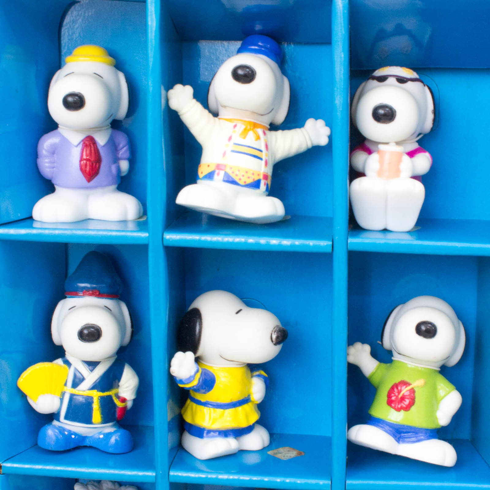 Snoopy Collectable Mini Figure Box 28pc World Costume Figure Peanuts