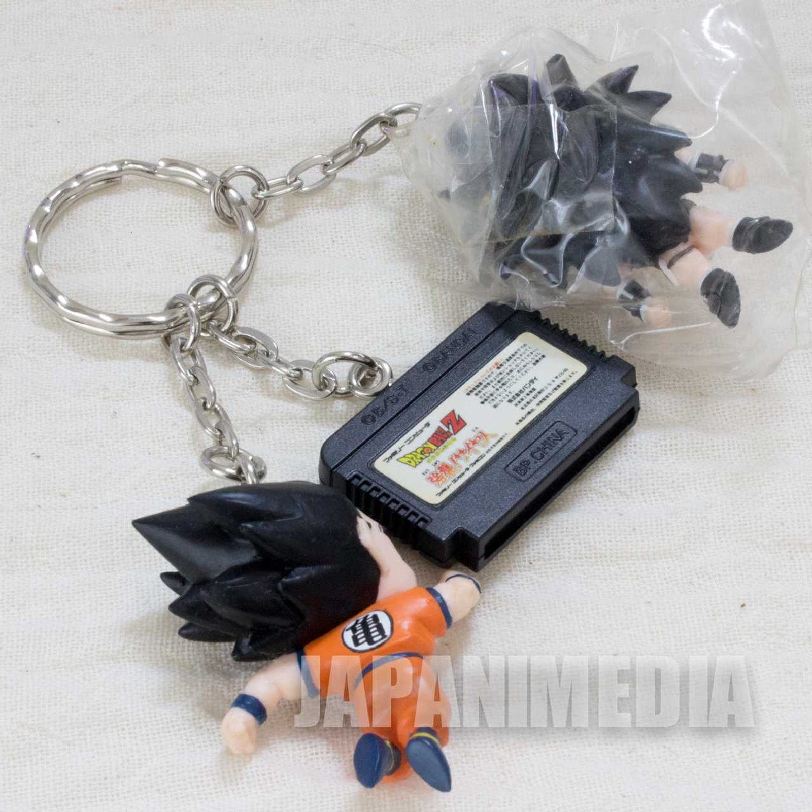 Dragon Ball Z Gokou & Raditz & Famicom Cassette Figure Keychain Banpresto 2 Japanimedia Store