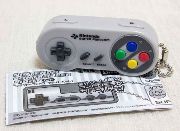 Nintendo Game Controller LED Light Figure Key Chain Super Famicom SNES JAPAN Japanimedia Store FRONT
