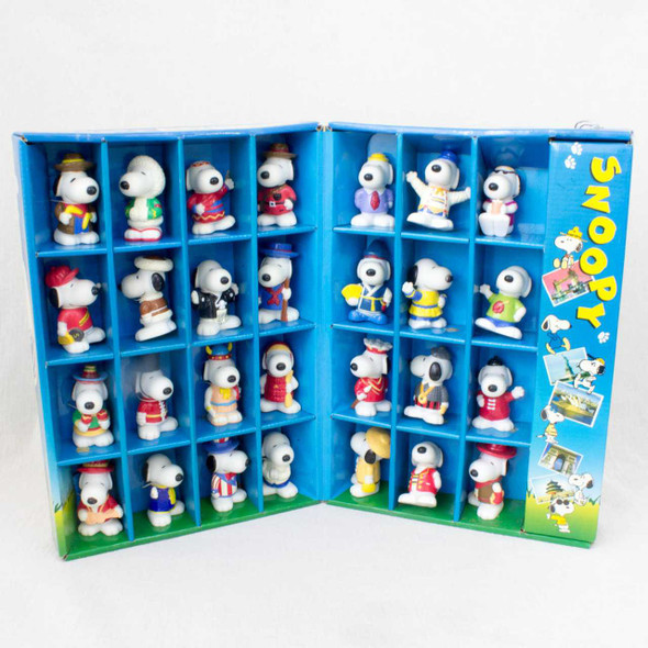 Snoopy Collectable Mini Figure Box 28pc World Costume Figure Peanuts Japanimedia Store FRONT