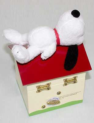 Peanuts,Snoopy "Yesterday once more" Music Box Snoopy on Doghouse JAPAN Japanimedia Store FRONT