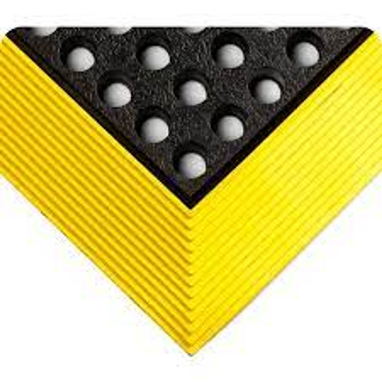 Tapis industriel de drainage No 476 WorksafeMD, Fentes, 2' x 3' x 5/8", Noir/Jaune, Caoutchouc naturel