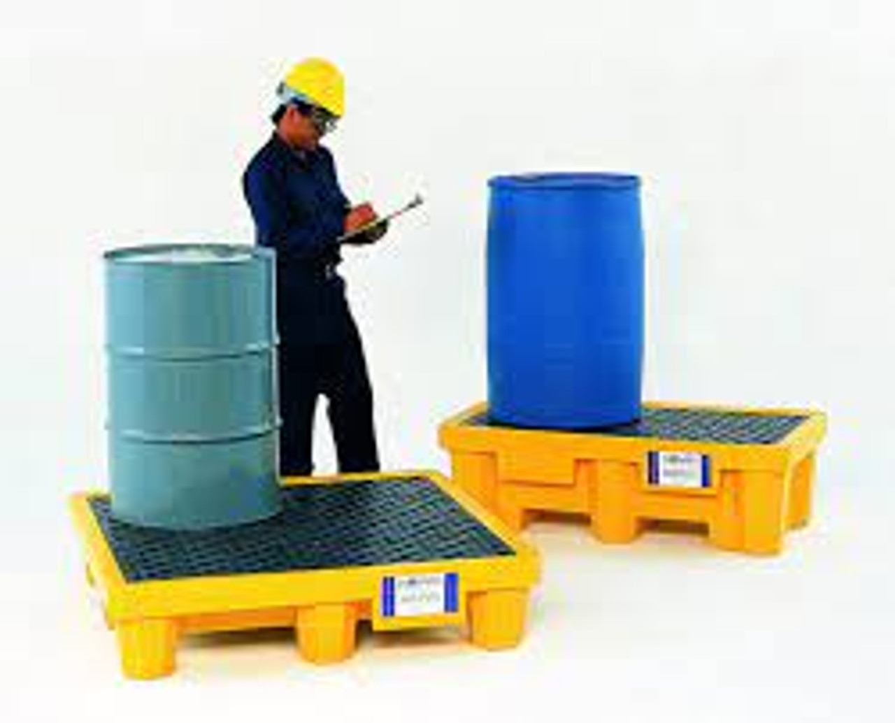 Palettes de rétention Ultra-Spill PalletMD pour deux barils, Capacité de déversement de 66 gallons US, Dimensions de 53" x 29" x 16,5" 1011