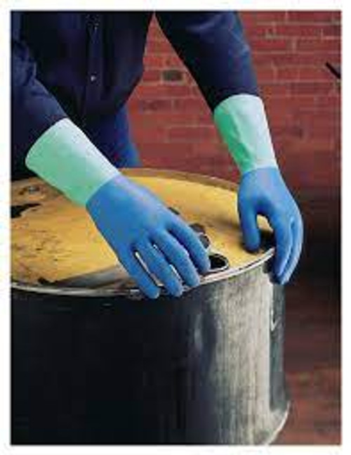 Gants de protection moyen 7/7.5 13" en nitrile/latex de caoutchouc avec doublure ouatée 28 mils Gants de protection moyen 7/7.5 13" en nitrile/latex de caoutchouc avec doublure ouatée 28 mils