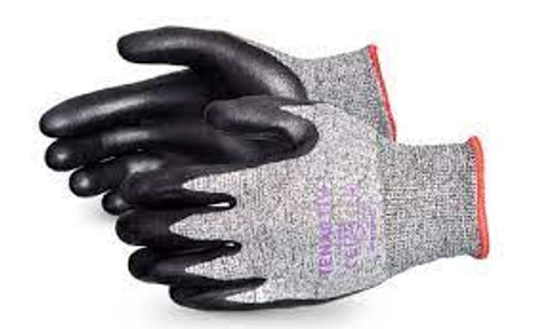 Gants coupures résistant, Taille Moyen/8, Calibre 13, Revêtement Nitrile Mousse, Enveloppe TenActivMC, ANSI/ISEA 105 niveau 4 Gants coupures résistant, Taille Moyen/8, Calibre 13, Revêtement Nitrile Mousse, Enveloppe TenActivMC, ANSI/ISEA 105 niveau 4