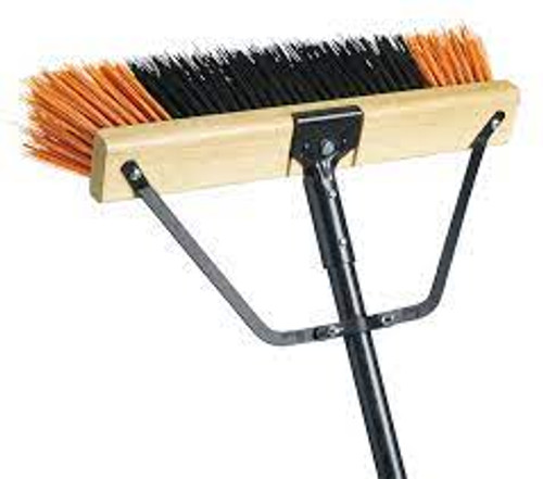 Balai-brosse manche renforcé Ryno 18" Extra-ferme Soies PVC Balai-brosse manche renforcé Ryno 18" Extra-ferme Soies PVC