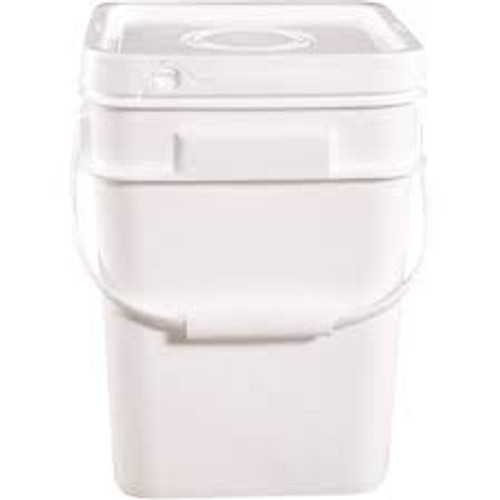 Seau carré plastique 4 gal. Seau carré plastique 4 gal.