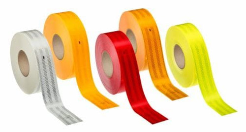 Perceptibilité 3MMC ScotchliteMC Diamond GradeMC 985, 2" x 12", Rouge et blanc Perceptibilité 3MMC ScotchliteMC Diamond GradeMC 985, 2" x 12", Rouge et blanc