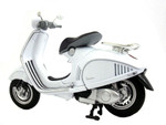NewRay 1:12 Scale Toy Vespa 946