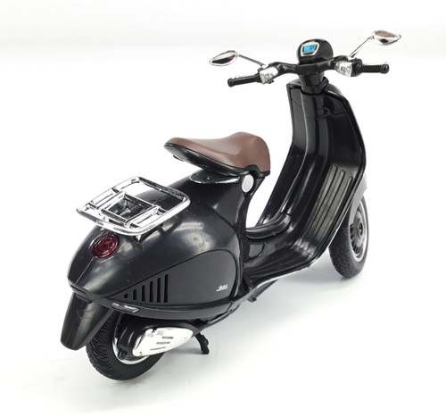 NewRay 1:12 Scale Toy Vespa 946