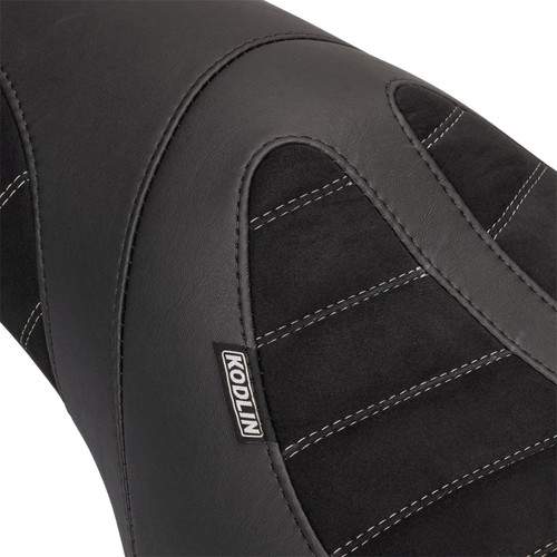 Mustang Skyline Signature Series Kodlin Solo Seat (76292)