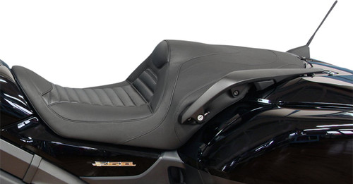 Mustang Tripper Fastback 2-Up Seat | Front Tuck-n-Roll (76841)