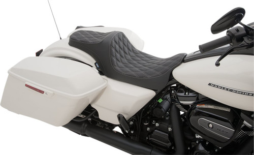 Drag Specialties Predator III Seat | Double Diamond w/Silver Stitch (0801-1115)