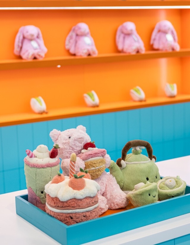 【新品】ジェリーキャット上海限定ぬいぐるみイチゴラテ特典付き Jellycat Shanghai Café Experience