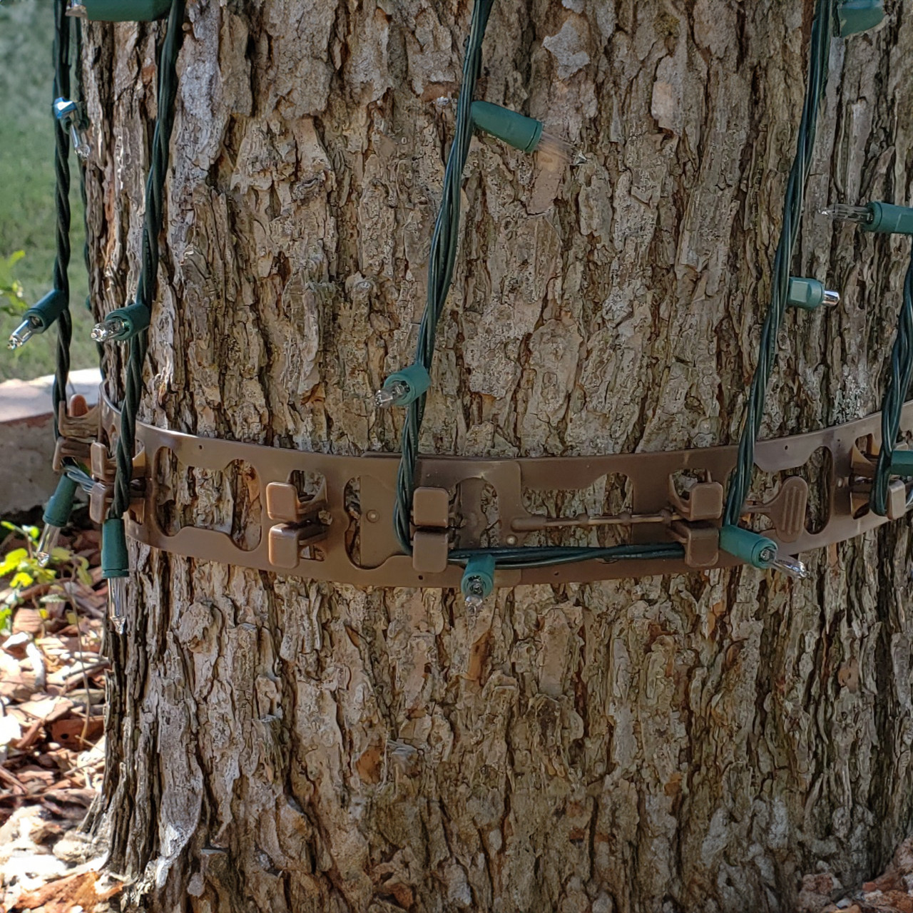 No Wrap Straps for Holiday Lighting Birddog Lighting