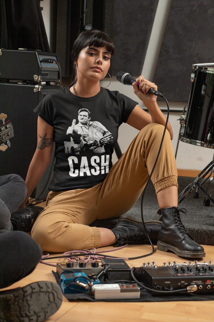 JOHNNY CASH T-shirt Man In Black Flippin Bird Finger Tees /