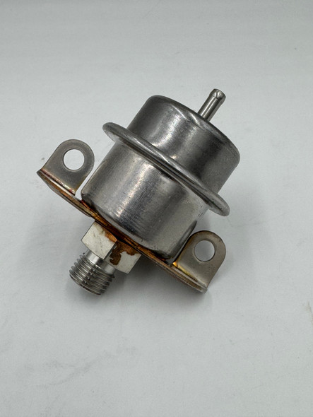 Fuel Pressure Regulator 944 2.7 - 944 S -  944s2 - 968  88 to 95