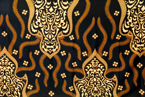 Traditional Batik "Gunungan Wayang" in Black/ Brown