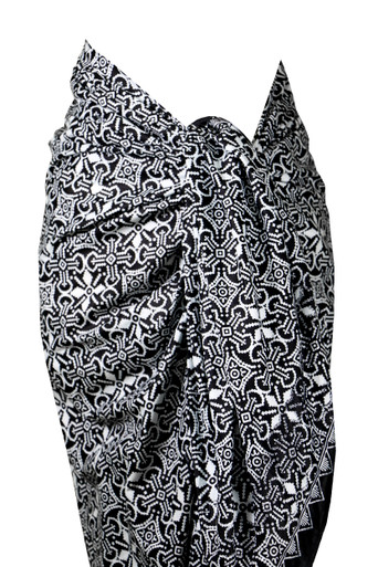 White and Black Pyramid Sarong – Lanka Batik