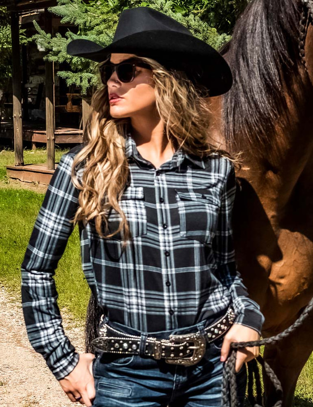 Pullover Button-Up (black plaid)